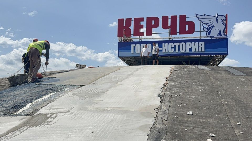 В крытом корпусе центрального рынка ведется ремонт купола