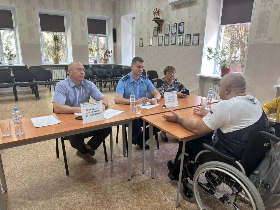 Первый заместитель прокурора Крыма Дмитрий Егоров провел прием жителей региона с ограниченными возможностями здоровья