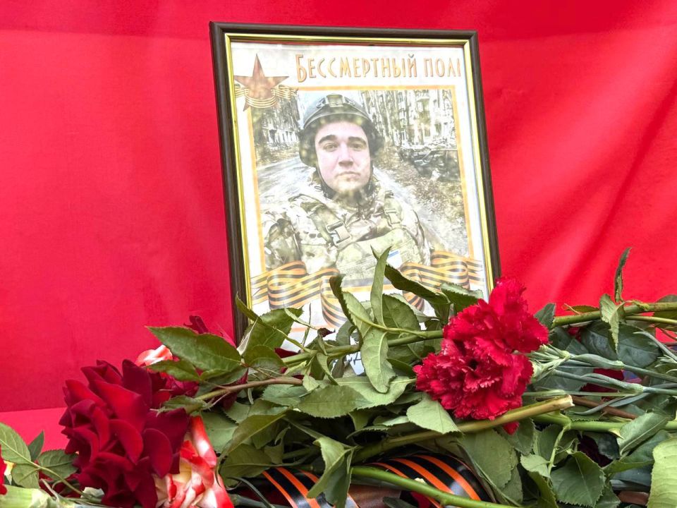 В Нижнегорском увековечили память военного корреспондента Александра Федорчака В Нижнегорском увековечили память военного корреспондента Александра Федорчака