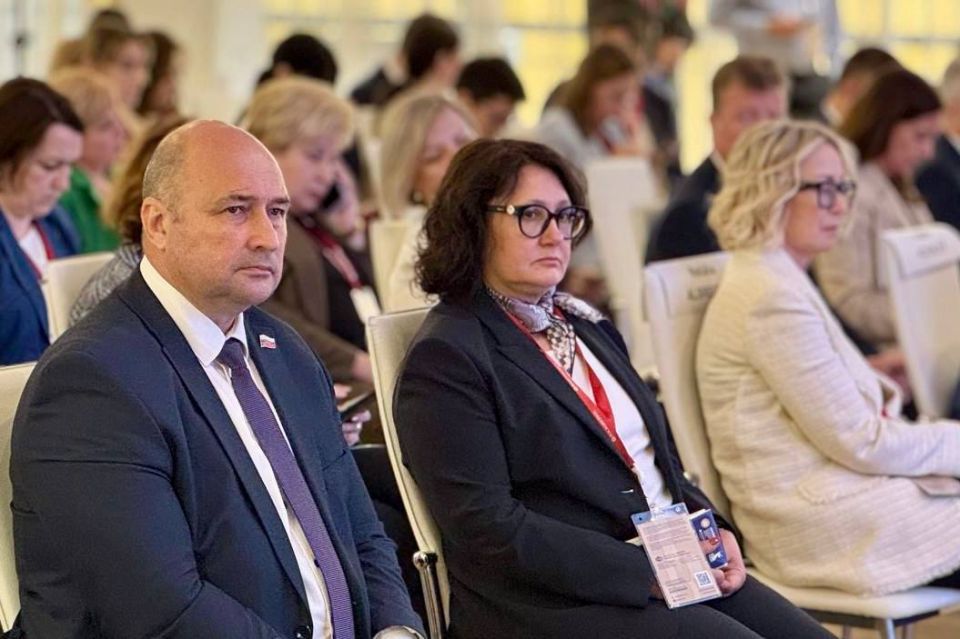 Владимир Немцев: Вчера в рамках ПМЭФ-2025 принял участие в дискуссии на тему «Профессионалитет: экономические эффекты и национальные приоритеты» Владимир Немцев: Вчера в рамках ПМЭФ-2025 принял участие в дискуссии на тему «Профессионалитет: экономические эффекты и национальные приоритеты»