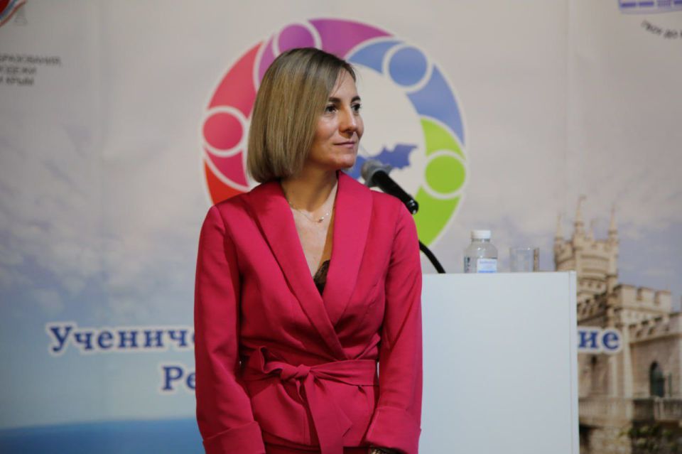 Сегодня во Дворце детского и юношеского творчества состоялась встреча Министра образования, науки и молодежи Республики Крым Лаврик Валентины Васильевны и муниципальных президентов ученического самоуправления Республики Крым Сегодня во Дворце детского и юношеского творчества состоялась встреча Министра образования, науки и молодежи Республики Крым Лаврик Валентины Васильевны и муниципальных президентов ученического самоуправления Республики Крым