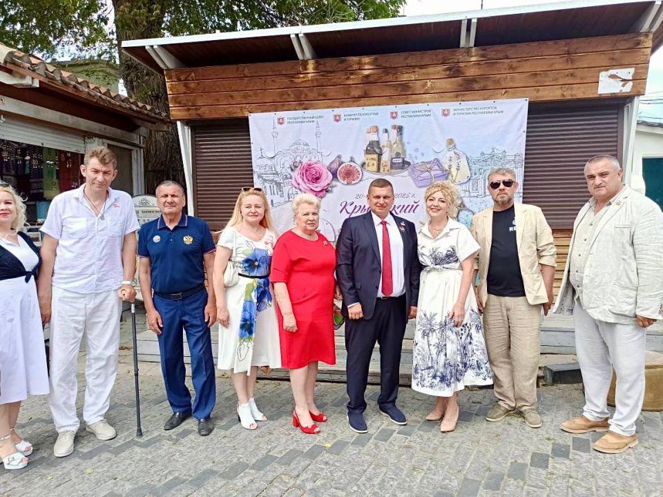 В Евпатории наградили победителей конкурса «Крымский сувенир» В Евпатории наградили победителей конкурса «Крымский сувенир»