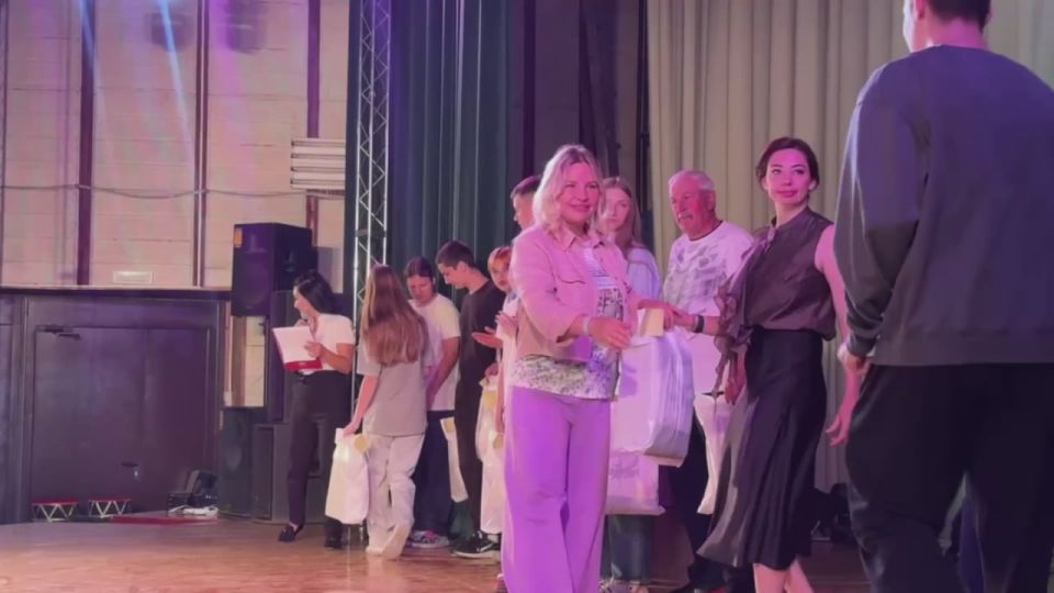 Сегодня в Джанкойском районном Доме культуры прошла церемония награждения лучших спортсменов района, которые добились выдающихся спортивных успехов, установили личные и командные рекорды