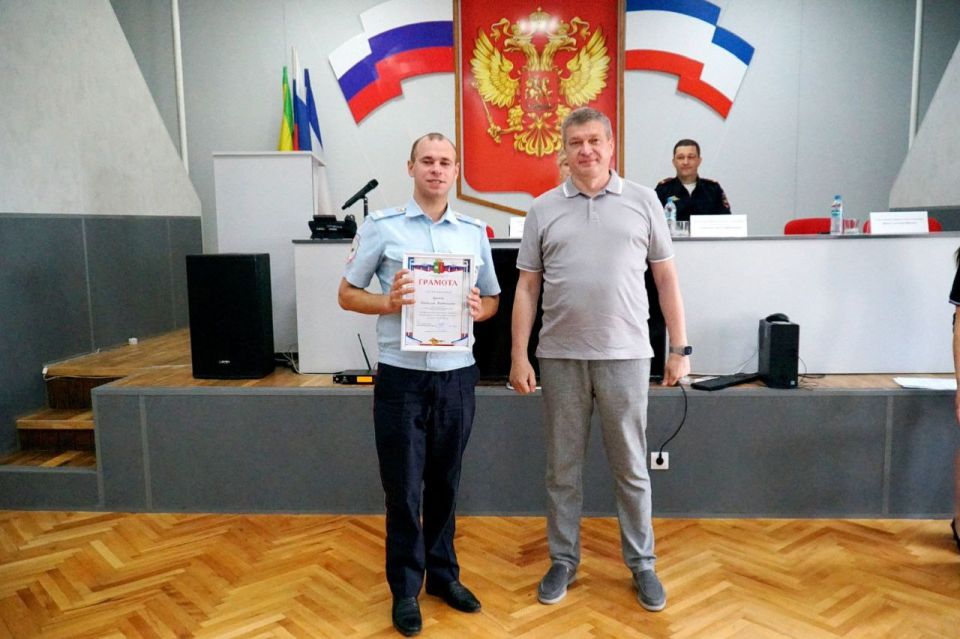 Александр Юрьев: Сегодня совместно с главой города Галиной Герасимовой и начальником Отдела МВД России по г. Евпатории подполковником полиции Арсеном Сейтасановым вручили грамоты и благодарности сотрудникам ОМВД России по г....