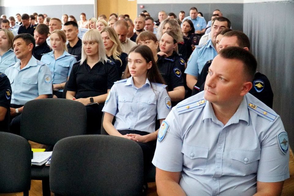 Александр Юрьев: Сегодня совместно с главой города Галиной Герасимовой и начальником Отдела МВД России по г. Евпатории подполковником полиции Арсеном Сейтасановым вручили грамоты и благодарности сотрудникам ОМВД России по г.... Александр Юрьев: Сегодня совместно с главой города Галиной Герасимовой и начальником Отдела МВД России по г. Евпатории подполковником полиции Арсеном Сейтасановым вручили грамоты и благодарности сотрудникам ОМВД России по г....