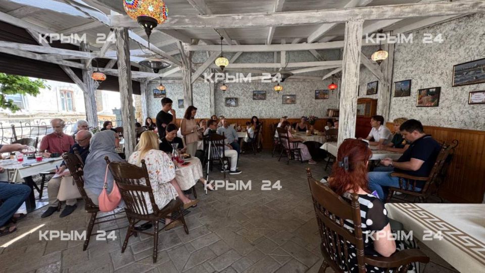 В Евпатории представителям общепита Крыма презентовали проект «В Крыму ЕСТЬ» В Евпатории представителям общепита Крыма презентовали проект «В Крыму ЕСТЬ»