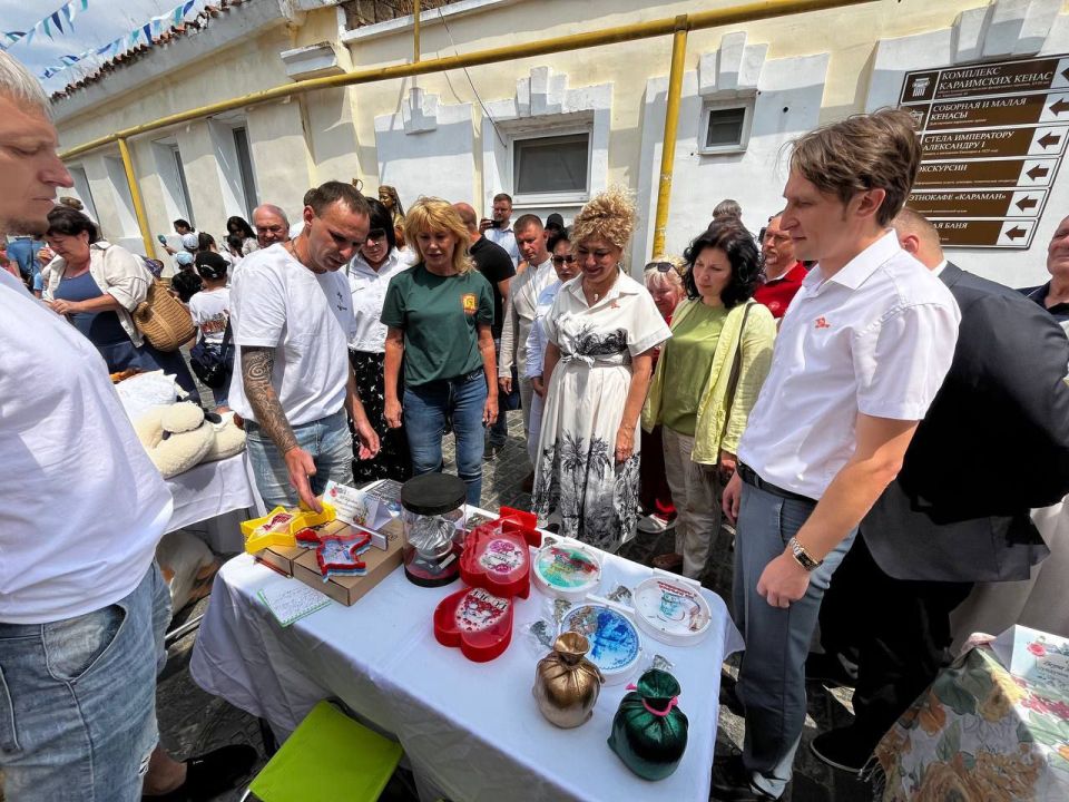 В Евпатории начала работу выставка-ярмарка сувенирной продукции «Крымский сувенир» В Евпатории начала работу выставка-ярмарка сувенирной продукции «Крымский сувенир»