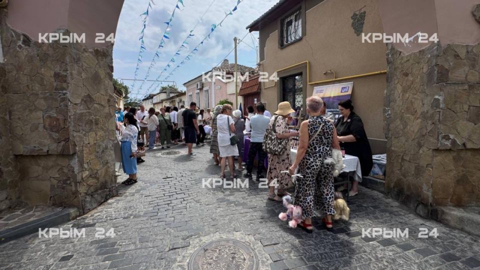В Евпатории представителям общепита Крыма презентовали проект «В Крыму ЕСТЬ» В Евпатории представителям общепита Крыма презентовали проект «В Крыму ЕСТЬ»
