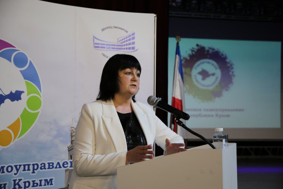 Сегодня во Дворце детского и юношеского творчества состоялась встреча Министра образования, науки и молодежи Республики Крым Лаврик Валентины Васильевны и муниципальных президентов ученического самоуправления Республики Крым Сегодня во Дворце детского и юношеского творчества состоялась встреча Министра образования, науки и молодежи Республики Крым Лаврик Валентины Васильевны и муниципальных президентов ученического самоуправления Республики Крым