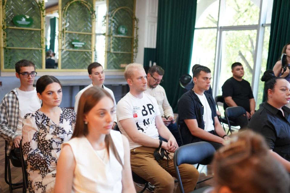 Алексей Зинченко: Вчера в «Доме Молодежи» принял участие участие в финальном этапе отбора кандидатов в Молодёжный экспертно-консультативный совет Общественной палаты Крыма Алексей Зинченко: Вчера в «Доме Молодежи» принял участие участие в финальном этапе отбора кандидатов в Молодёжный экспертно-консультативный совет Общественной палаты Крыма