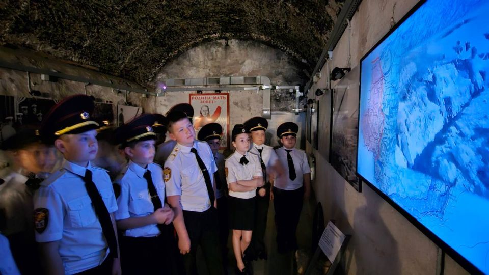 В рамках акции «Каникулы с Росгвардией» подшефные ученики ведомства посетили мемориальный комплекс Севастополя В рамках акции «Каникулы с Росгвардией» подшефные ученики ведомства посетили мемориальный комплекс Севастополя