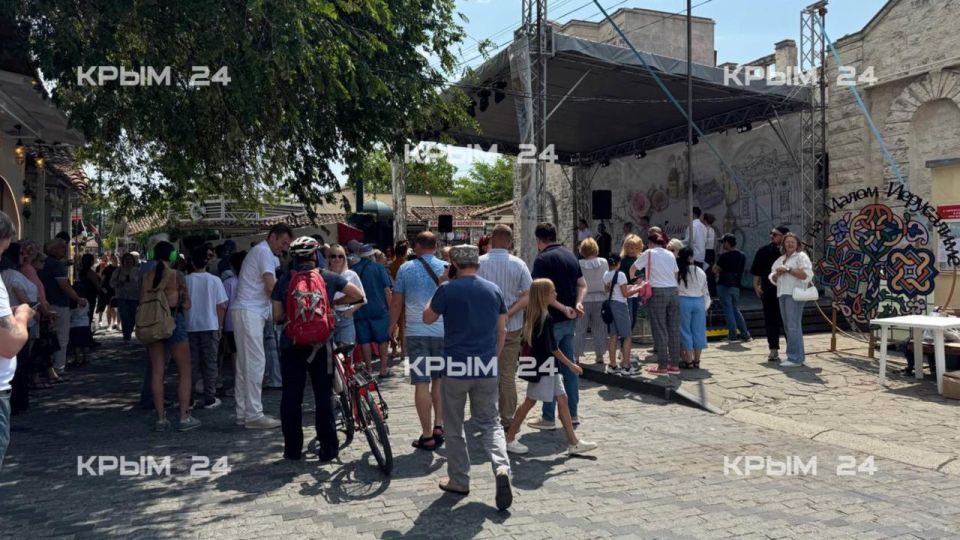 В Евпатории представителям общепита Крыма презентовали проект «В Крыму ЕСТЬ» В Евпатории представителям общепита Крыма презентовали проект «В Крыму ЕСТЬ»