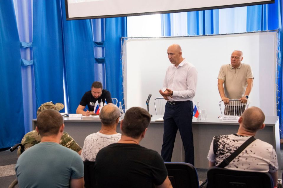 Руководитель филиала фонда «Защитники Отечества» провел встречу с ветеранами спецоперации