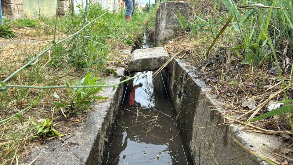 Сегодня специалисты Службы городского хозяйства провели большую работу по очистке ливневой канализации в нескольких точках города: на улице Полевой, 13, на улице 1-й Пятилетки и в районе улицы 23 мая Сегодня специалисты Службы городского хозяйства провели большую работу по очистке ливневой канализации в нескольких точках города: на улице Полевой, 13, на улице 1-й Пятилетки и в районе улицы 23 мая