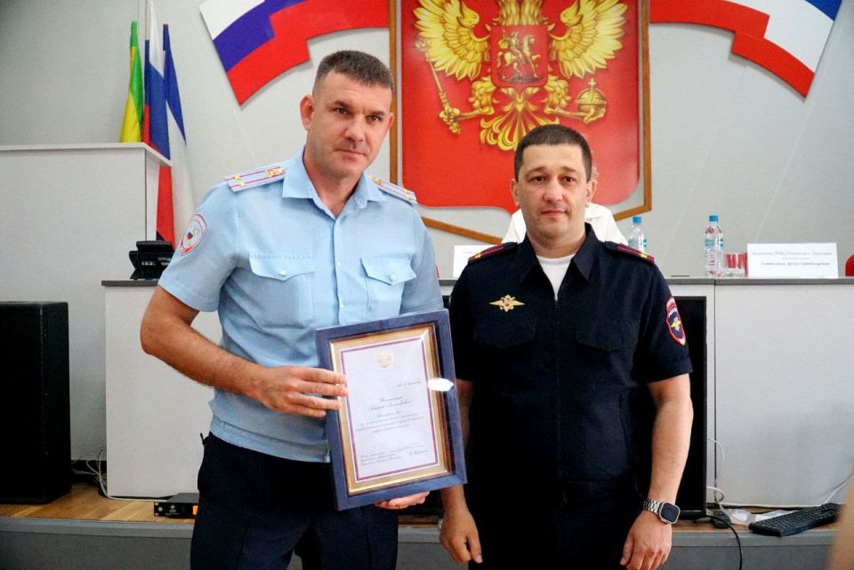 Александр Юрьев: Сегодня совместно с главой города Галиной Герасимовой и начальником Отдела МВД России по г. Евпатории подполковником полиции Арсеном Сейтасановым вручили грамоты и благодарности сотрудникам ОМВД России по г.... Александр Юрьев: Сегодня совместно с главой города Галиной Герасимовой и начальником Отдела МВД России по г. Евпатории подполковником полиции Арсеном Сейтасановым вручили грамоты и благодарности сотрудникам ОМВД России по г....