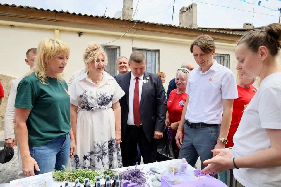 В Евпатории наградили победителей конкурса «Крымский сувенир» В Евпатории наградили победителей конкурса «Крымский сувенир»