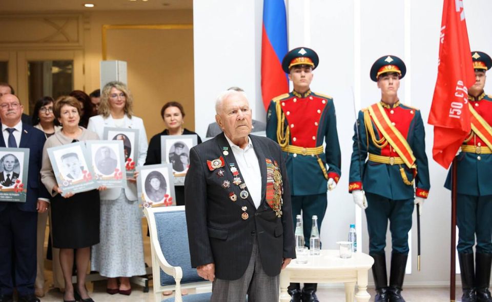 В преддверии Дня памяти и скорби руководители Ассоциации ветеранов СВО – сенаторы Алексей Кондратьев и Алексей Наумц – присоединились к акции «Память поколений» в Совете Федерации