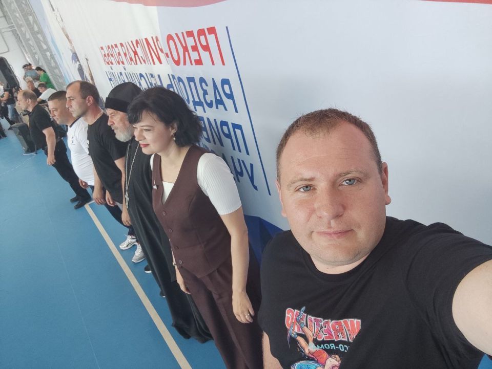 Денис Олейник: Сегодня в Раздольном на базе физкультурно-оздоровительного комплекса состоялось открытие Фестиваля спорта Денис Олейник: Сегодня в Раздольном на базе физкультурно-оздоровительного комплекса состоялось открытие Фестиваля спорта