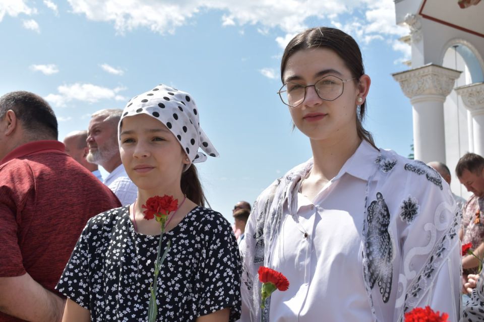 Галина Огнёва: Совместно с главой муниципального образования, Председателем Алуштинского городского совета Борисом Борисовичем Егоровым, депутатами, представителями общественных организаций и участниками специальной военной... Галина Огнёва: Совместно с главой муниципального образования, Председателем Алуштинского городского совета Борисом Борисовичем Егоровым, депутатами, представителями общественных организаций и участниками специальной военной...