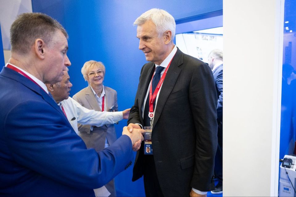 Леонид Слуцкий: ПМЭФ-2025, итоги. На Форуме удалось решить множество важных политических и деловых вопросов, встретиться с представителями иностранных делегаций, главами регионов, предпринимателями, обсудить актуальные... Леонид Слуцкий: ПМЭФ-2025, итоги. На Форуме удалось решить множество важных политических и деловых вопросов, встретиться с представителями иностранных делегаций, главами регионов, предпринимателями, обсудить актуальные...