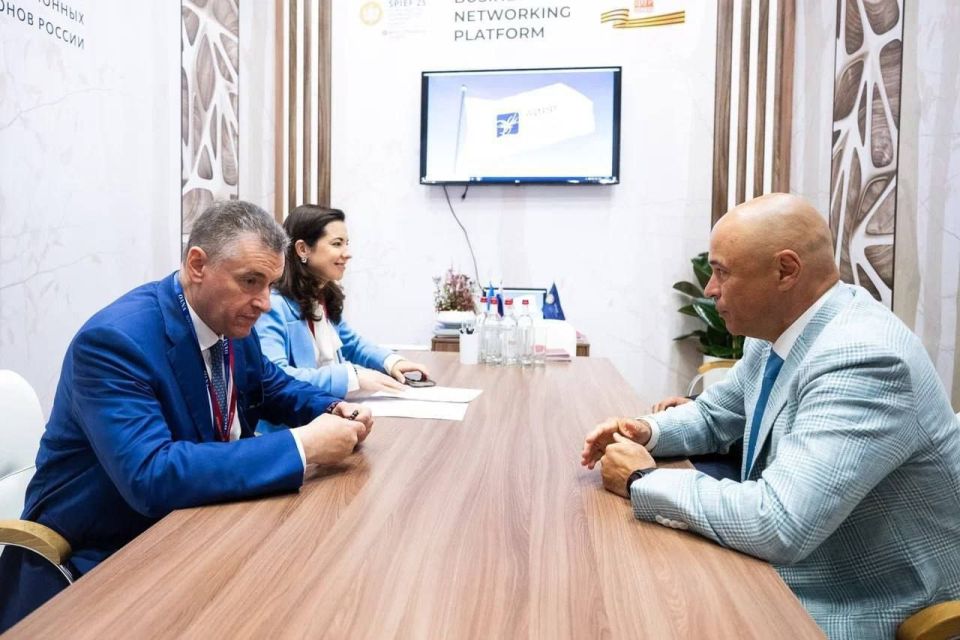 Леонид Слуцкий: ПМЭФ-2025, итоги. На Форуме удалось решить множество важных политических и деловых вопросов, встретиться с представителями иностранных делегаций, главами регионов, предпринимателями, обсудить актуальные... Леонид Слуцкий: ПМЭФ-2025, итоги. На Форуме удалось решить множество важных политических и деловых вопросов, встретиться с представителями иностранных делегаций, главами регионов, предпринимателями, обсудить актуальные...