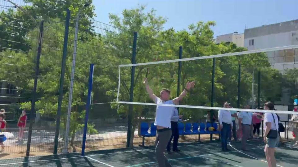 В Черноморском открыта новая спортивная площадка В Черноморском открыта новая спортивная площадка