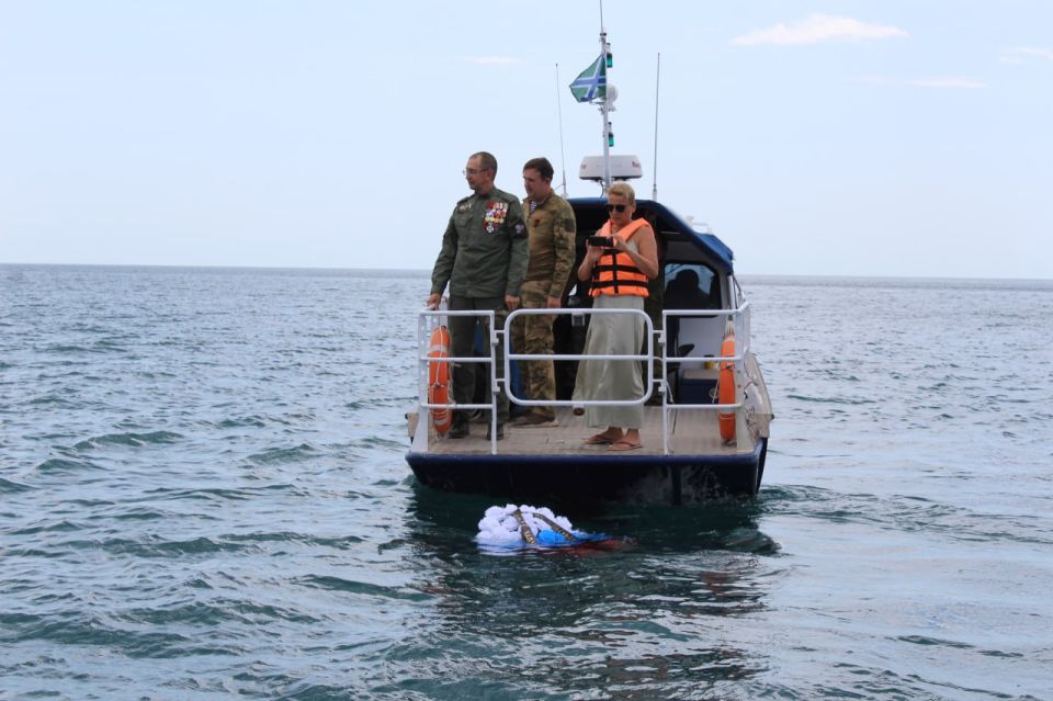 Галина Огнёва: Совместно с главой муниципального образования, Председателем Алуштинского городского совета Борисом Борисовичем Егоровым, депутатами, представителями общественных организаций и участниками специальной военной... Галина Огнёва: Совместно с главой муниципального образования, Председателем Алуштинского городского совета Борисом Борисовичем Егоровым, депутатами, представителями общественных организаций и участниками специальной военной...