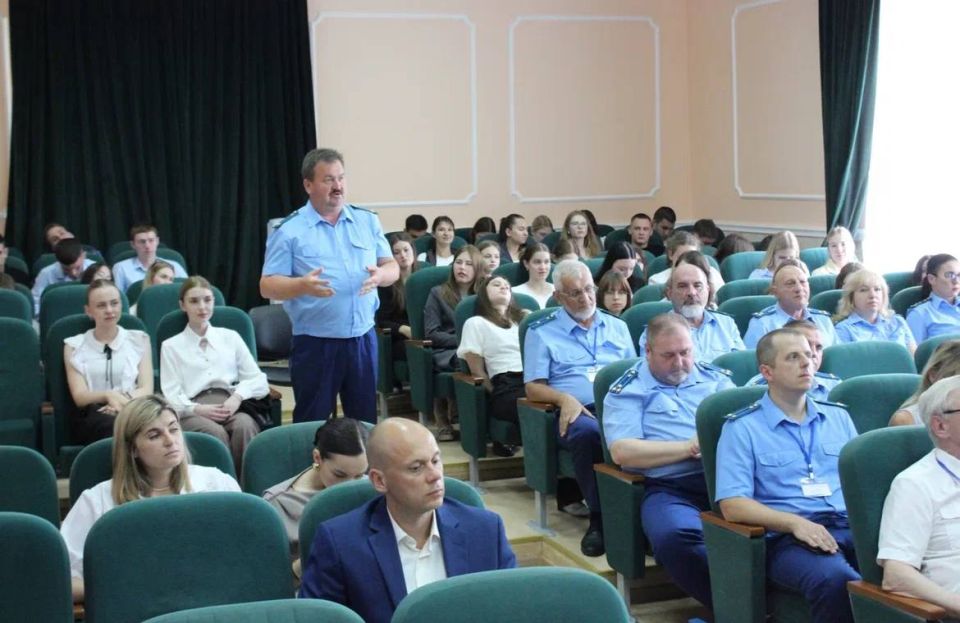 Заместитель прокурора Крыма Леонид Селивёрстов принял участие в «Крымских юридических чтениях», приуроченных к 80-й годовщине Победы в Великой Отечественной войне Заместитель прокурора Крыма Леонид Селивёрстов принял участие в «Крымских юридических чтениях», приуроченных к 80-й годовщине Победы в Великой Отечественной войне