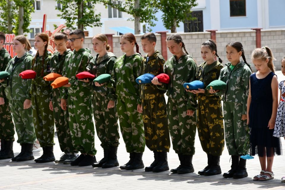 Василий Грабован: Сегодня, в День памяти и скорби красногвардейцы возложили цветы к мемориалу "Никто не забыт, ничто не забыто" Василий Грабован: Сегодня, в День памяти и скорби красногвардейцы возложили цветы к мемориалу "Никто не забыт, ничто не забыто"