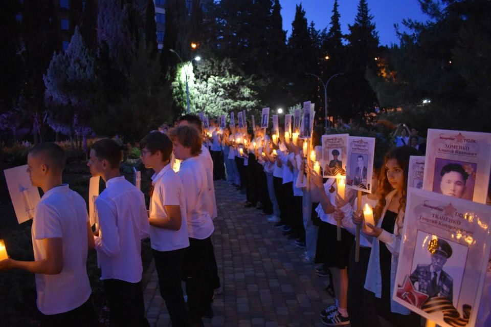 Алушта присоединилась ко Всероссийской акции «Свеча памяти» Алушта присоединилась ко Всероссийской акции «Свеча памяти»