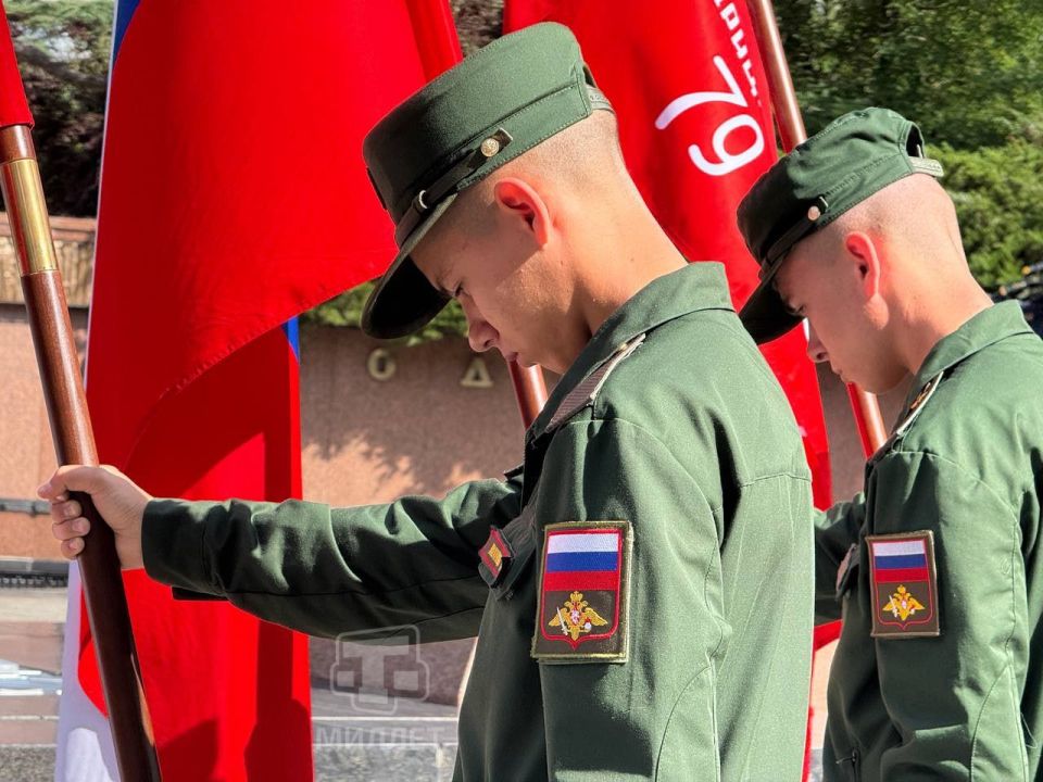 Церемония возложения цветов к Вечному огню на Могиле Неизвестного солдата состоялась в симферопольском парке имени Юрия Гагарина Церемония возложения цветов к Вечному огню на Могиле Неизвестного солдата состоялась в симферопольском парке имени Юрия Гагарина