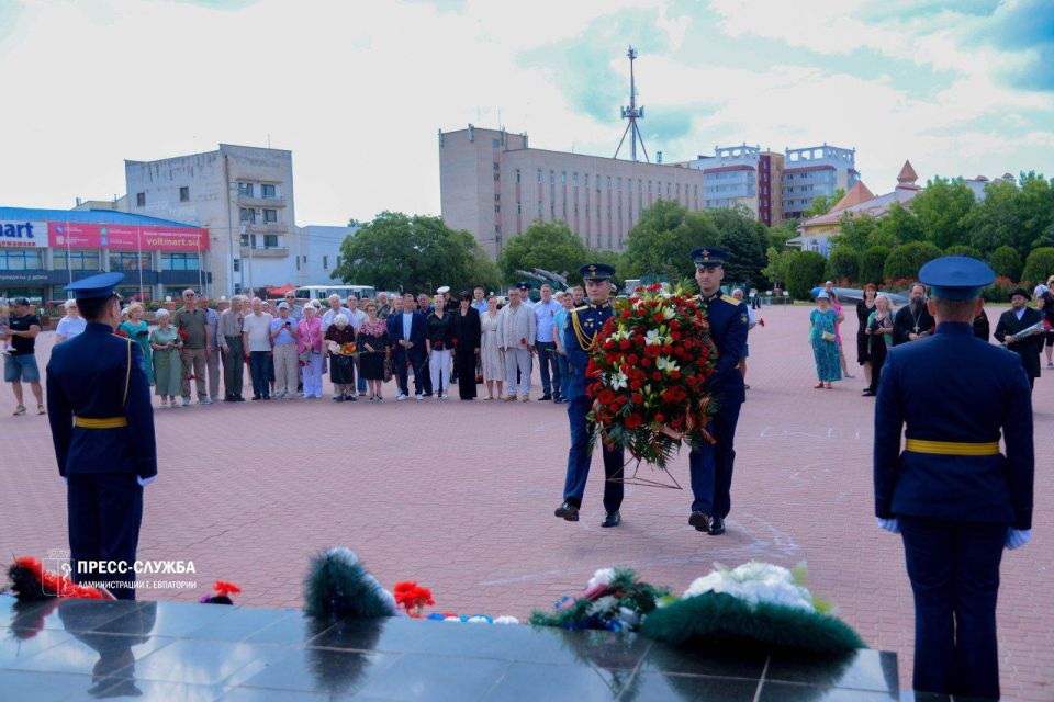 В Евпатории почтили память погибших в годы Великой Отечественной войны В Евпатории почтили память погибших в годы Великой Отечественной войны