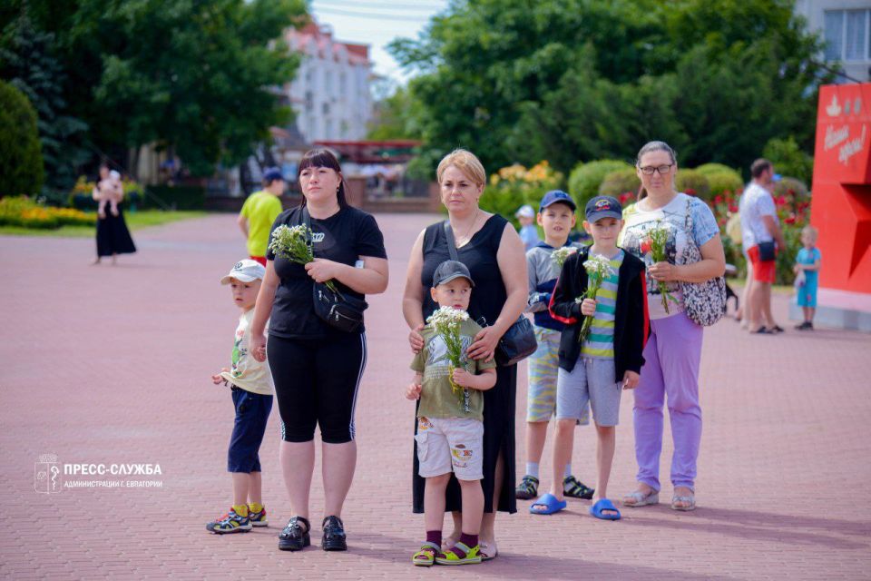 В Евпатории почтили память погибших в годы Великой Отечественной войны В Евпатории почтили память погибших в годы Великой Отечественной войны