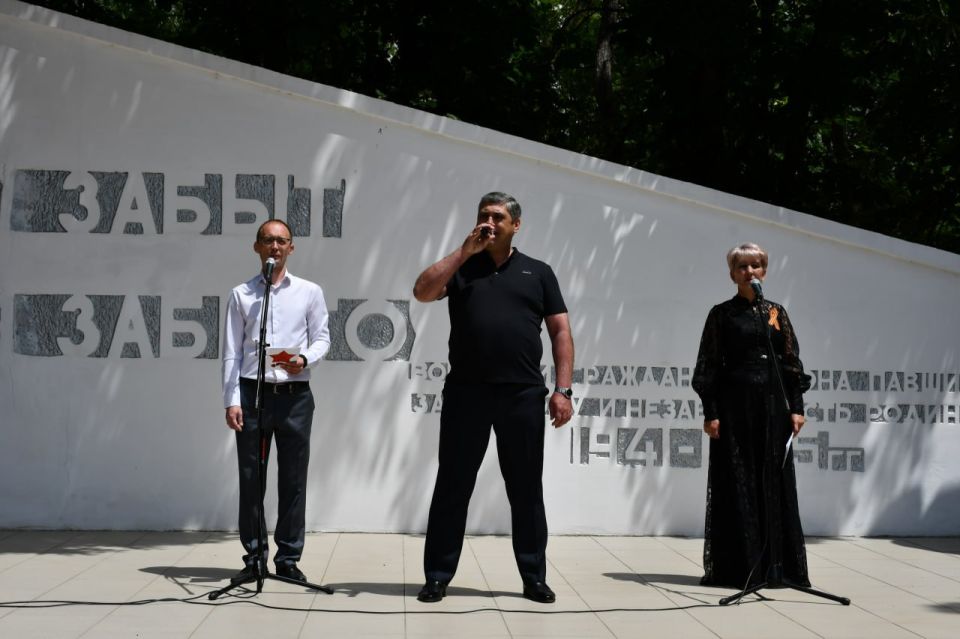 Василий Грабован: Сегодня, в День памяти и скорби красногвардейцы возложили цветы к мемориалу "Никто не забыт, ничто не забыто" Василий Грабован: Сегодня, в День памяти и скорби красногвардейцы возложили цветы к мемориалу "Никто не забыт, ничто не забыто"