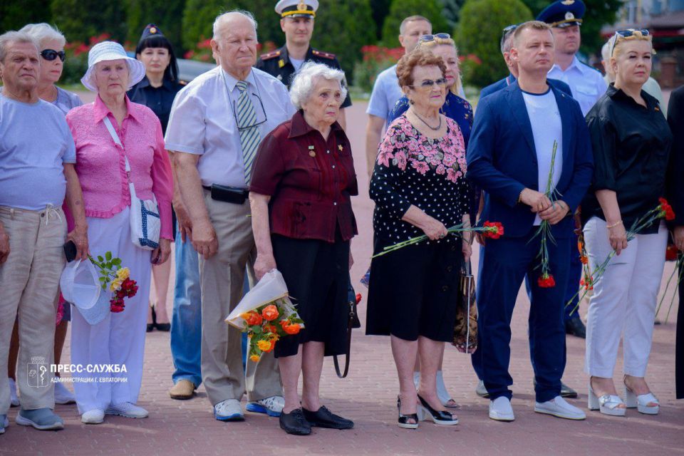 В Евпатории почтили память погибших в годы Великой Отечественной войны В Евпатории почтили память погибших в годы Великой Отечественной войны