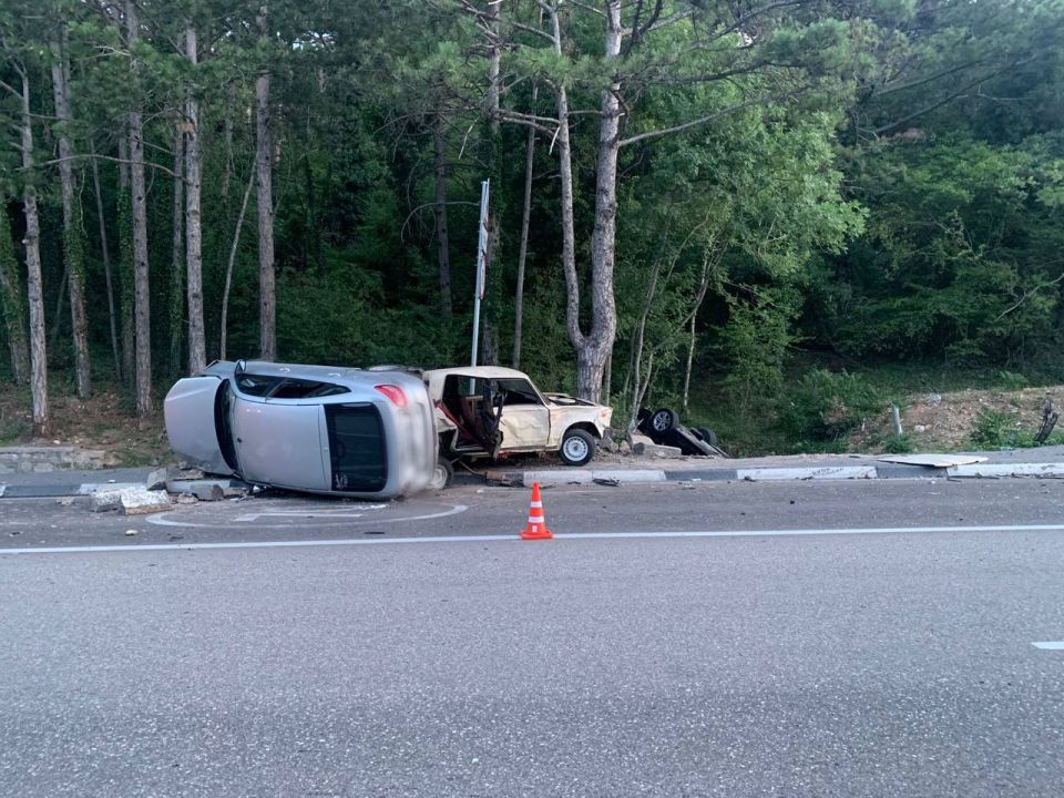 Подросток пострадал в ДТП с тремя автомобилями под Алупкой Подросток пострадал в ДТП с тремя автомобилями под Алупкой