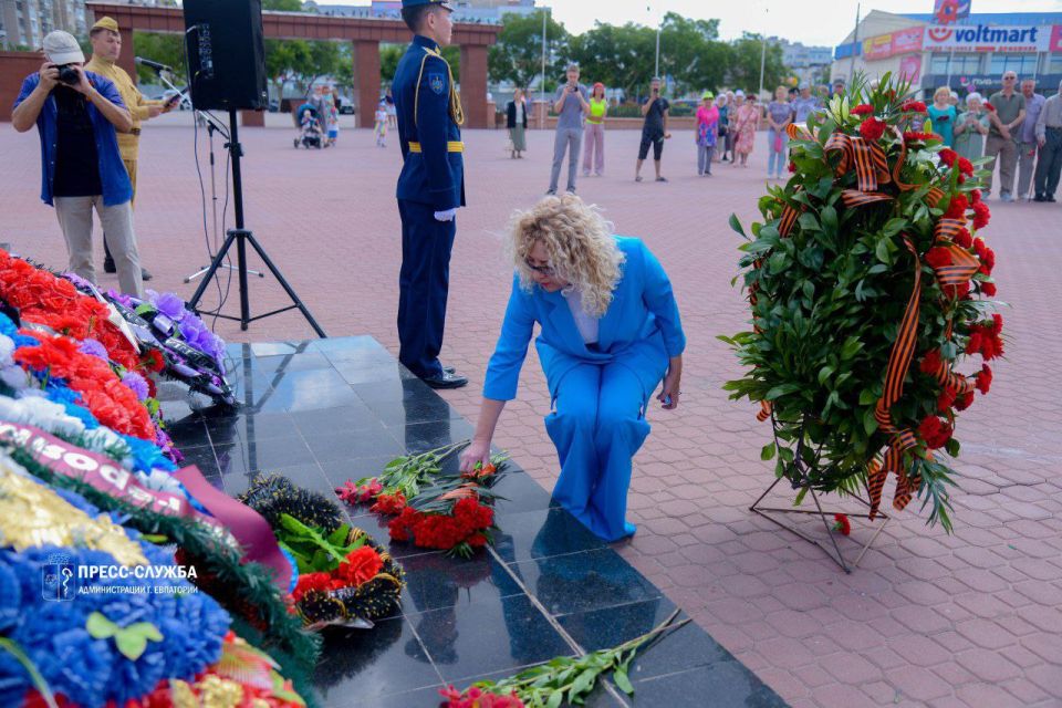 В Евпатории почтили память погибших в годы Великой Отечественной войны В Евпатории почтили память погибших в годы Великой Отечественной войны
