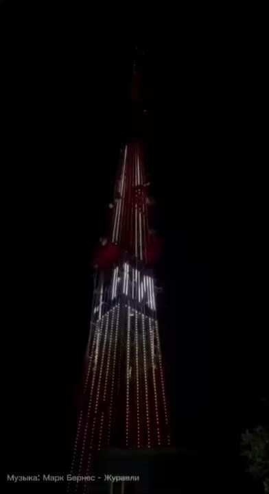 В День памяти и скорби симферопольскую телебашню подсветили красным цветом