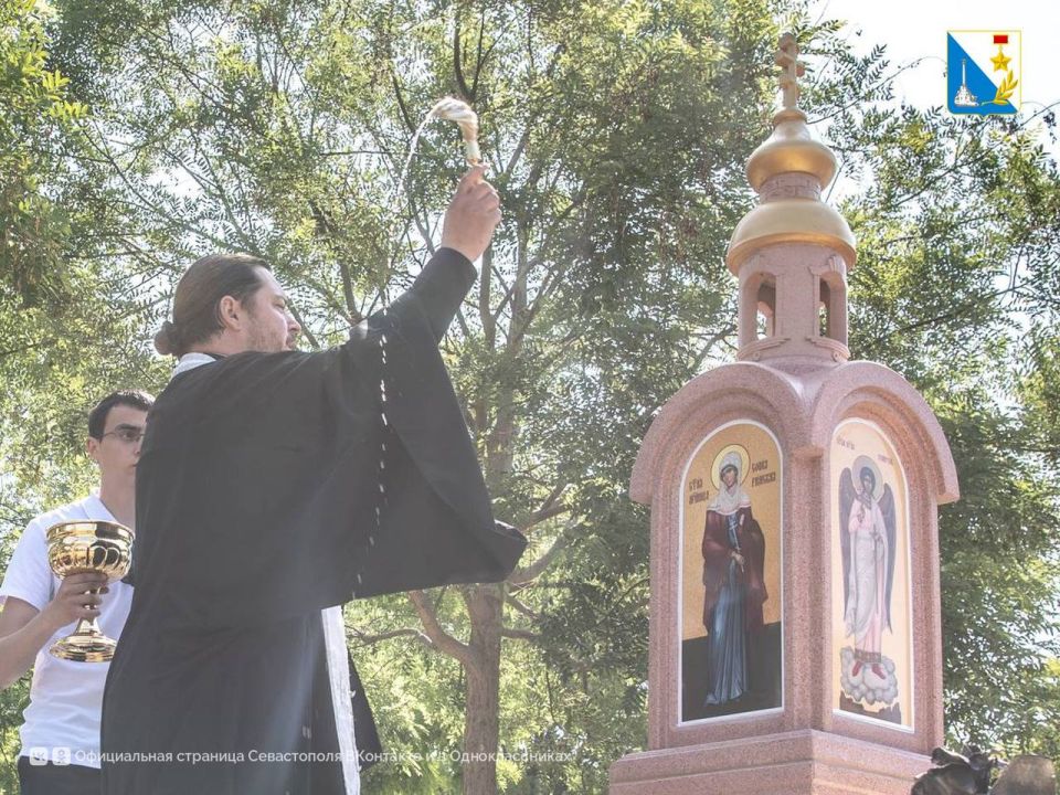 Место памяти и скорби. Сегодня в парке Учкуевки открыли часовню в память о погибших год назад — двух детях и двух взрослых, чьи жизни оборвал ракетный удар Место памяти и скорби. Сегодня в парке Учкуевки открыли часовню в память о погибших год назад — двух детях и двух взрослых, чьи жизни оборвал ракетный удар