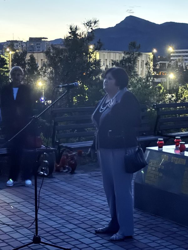 В 4 часа утра в День памяти и скорби на Холме Славы зажгли свечи памяти В 4 часа утра в День памяти и скорби на Холме Славы зажгли свечи памяти