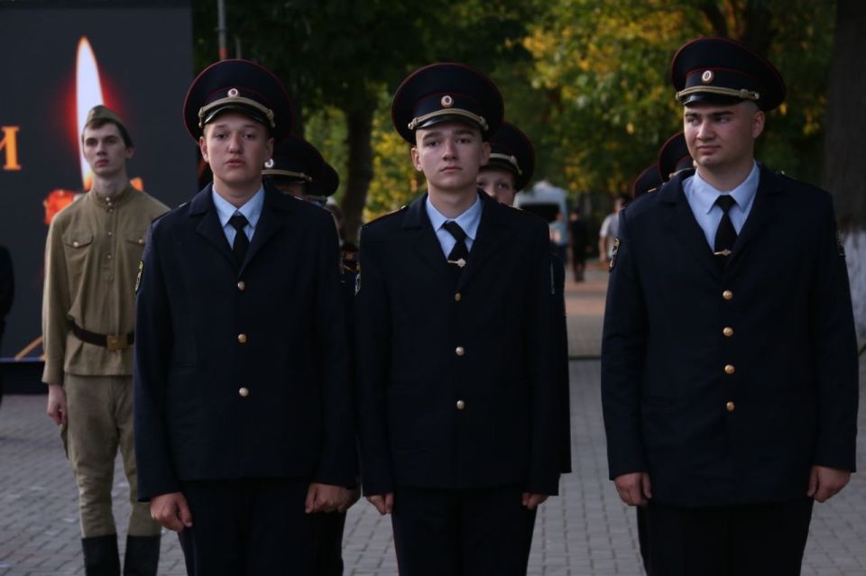 «Свеча памяти»: Сотрудники МВД по Республике Крым почтили память погибших в годы Великой Отечественной войны «Свеча памяти»: Сотрудники МВД по Республике Крым почтили память погибших в годы Великой Отечественной войны