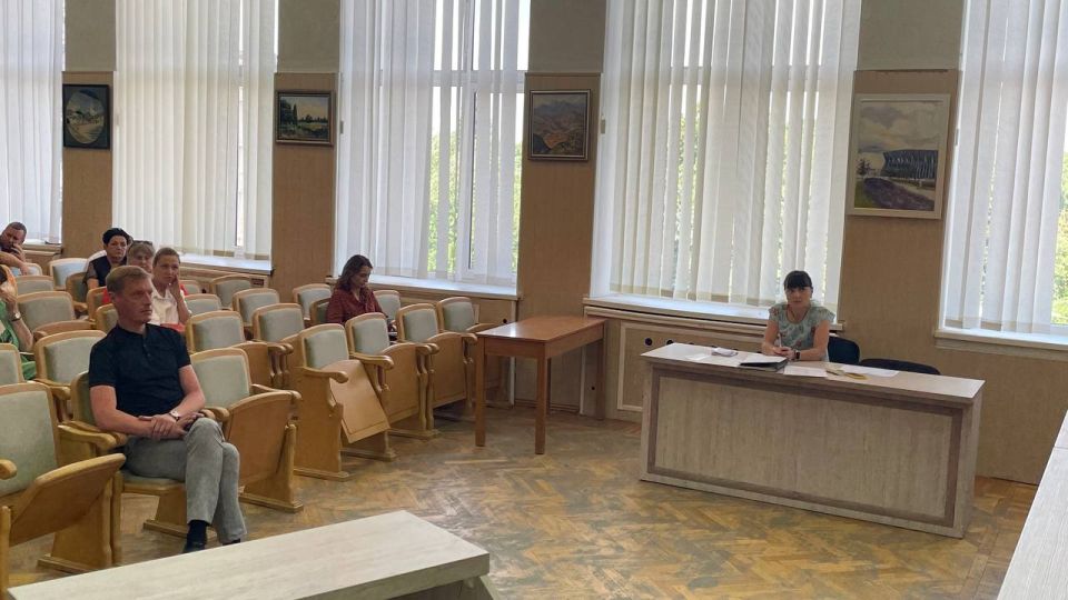 Под председательством главы администрации Симферопольского района Петелина С.А. 18 июня 2025 года состоялось оперативное совещание с главами администраций сельских поселений и должностными лицами администрации Под председательством главы администрации Симферопольского района Петелина С.А. 18 июня 2025 года состоялось оперативное совещание с главами администраций сельских поселений и должностными лицами администрации