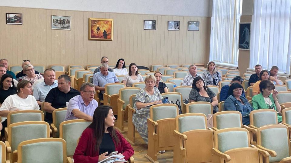Под председательством главы администрации Симферопольского района Петелина С.А. 18 июня 2025 года состоялось оперативное совещание с главами администраций сельских поселений и должностными лицами администрации Под председательством главы администрации Симферопольского района Петелина С.А. 18 июня 2025 года состоялось оперативное совещание с главами администраций сельских поселений и должностными лицами администрации