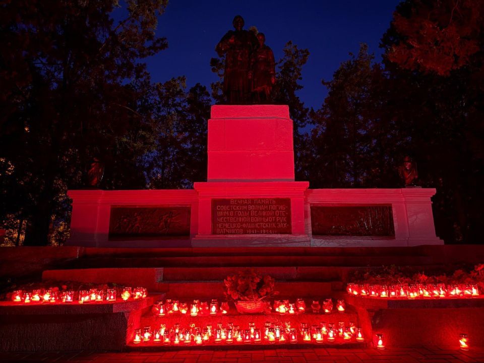 «Свеча памяти»: Сотрудники МВД по Республике Крым почтили память погибших в годы Великой Отечественной войны «Свеча памяти»: Сотрудники МВД по Республике Крым почтили память погибших в годы Великой Отечественной войны