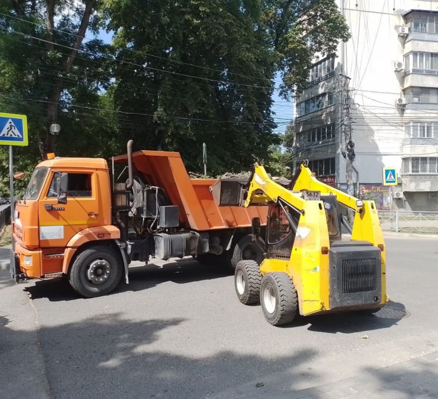 Уборка городских территорий ведется ежедневно, без перерывов и выходных Уборка городских территорий ведется ежедневно, без перерывов и выходных
