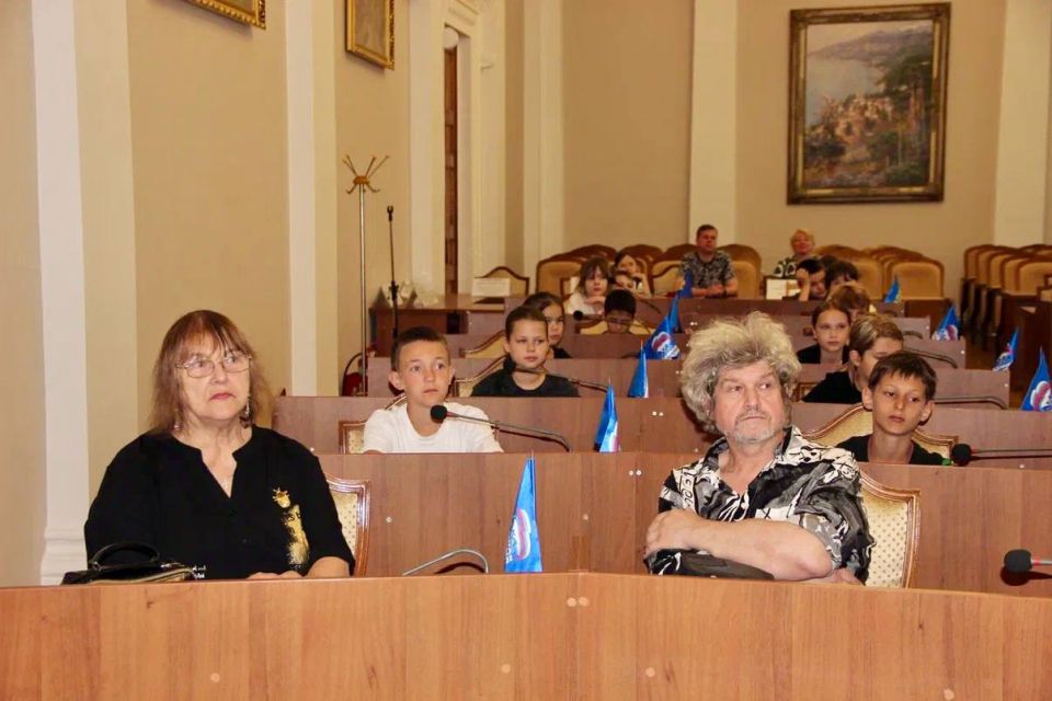 Константин Шимановский: Ученики «Школы будущего» №2 почувствовали себя в роли депутатов! Сегодня ребята из лагеря «Бригантина» ознакомились с работой Ялтинского городского совета и Администрации Константин Шимановский: Ученики «Школы будущего» №2 почувствовали себя в роли депутатов! Сегодня ребята из лагеря «Бригантина» ознакомились с работой Ялтинского городского совета и Администрации