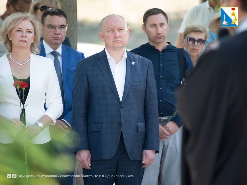 Место памяти и скорби. Сегодня в парке Учкуевки открыли часовню в память о погибших год назад — двух детях и двух взрослых, чьи жизни оборвал ракетный удар Место памяти и скорби. Сегодня в парке Учкуевки открыли часовню в память о погибших год назад — двух детях и двух взрослых, чьи жизни оборвал ракетный удар