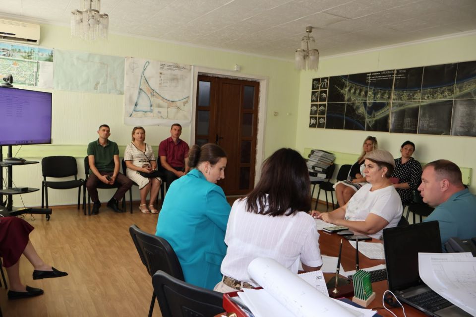 Денис Олейник: Сегодня совместно с председателем Раздольненского районного совета Татьяной Вышинской, главным врачом ГБУЗ РК «Раздольненская районная больница» Дианой Калина при участии председателя Комитета по... Денис Олейник: Сегодня совместно с председателем Раздольненского районного совета Татьяной Вышинской, главным врачом ГБУЗ РК «Раздольненская районная больница» Дианой Калина при участии председателя Комитета по...