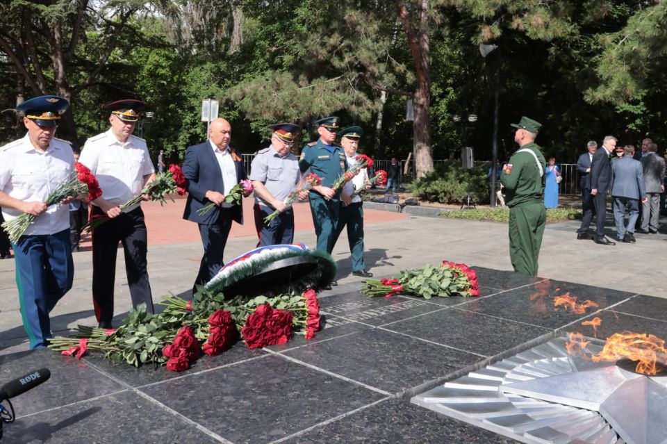 В Симферополе почтили память героев Великой Отечественной войны В Симферополе почтили память героев Великой Отечественной войны