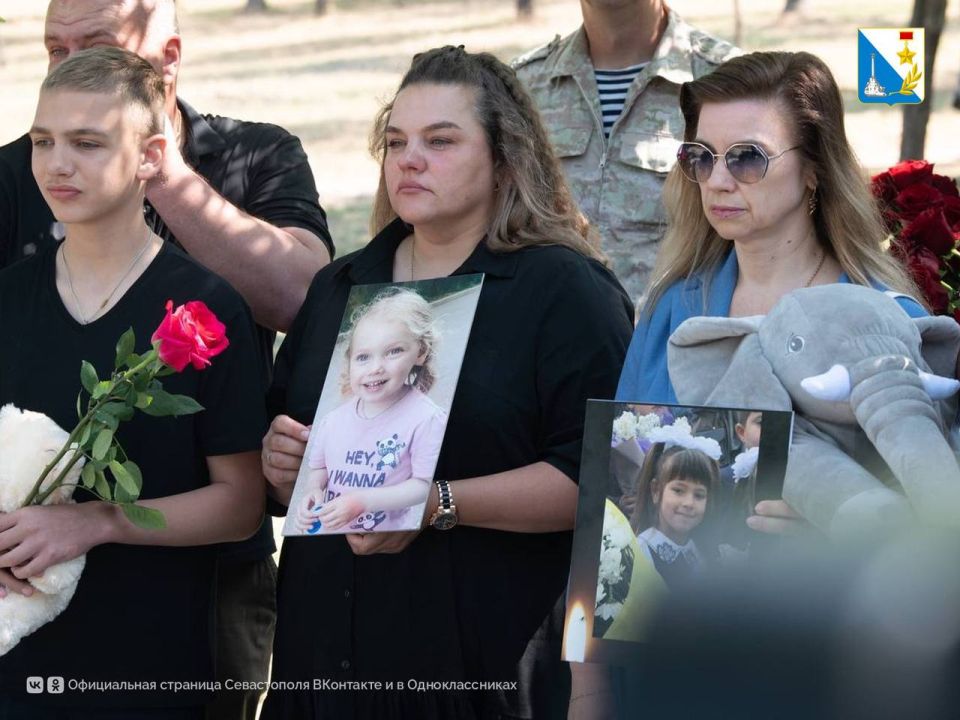 Место памяти и скорби. Сегодня в парке Учкуевки открыли часовню в память о погибших год назад — двух детях и двух взрослых, чьи жизни оборвал ракетный удар Место памяти и скорби. Сегодня в парке Учкуевки открыли часовню в память о погибших год назад — двух детях и двух взрослых, чьи жизни оборвал ракетный удар